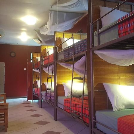 Hunch Backpackers Hostel Dar es Salaam Bagian luar foto