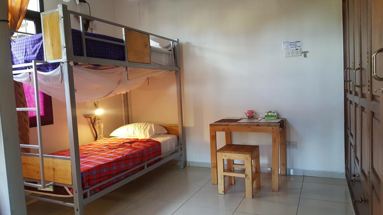 Hunch Backpackers Hostel Dar es Salaam Bagian luar foto