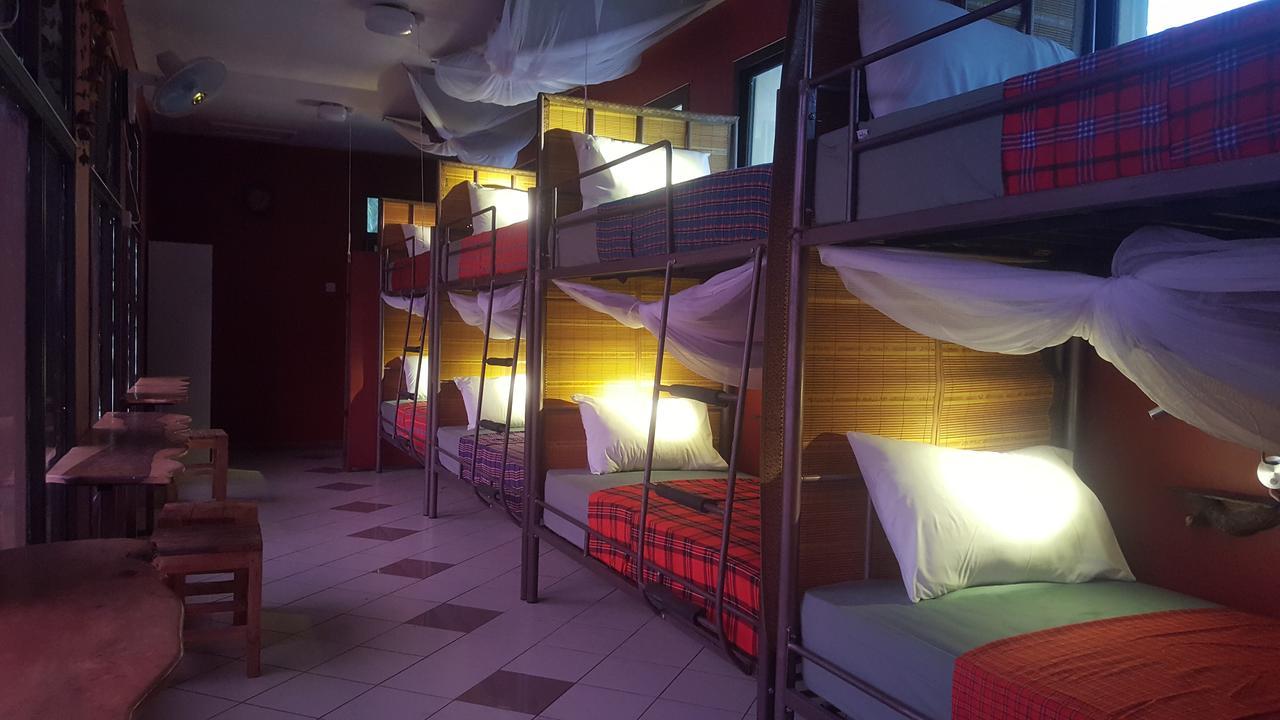 Hunch Backpackers Hostel Dar es Salaam Bagian luar foto