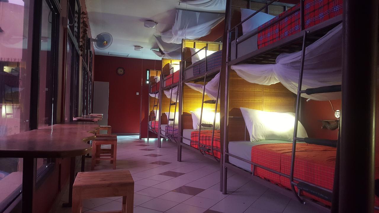 Hunch Backpackers Hostel Dar es Salaam Bagian luar foto