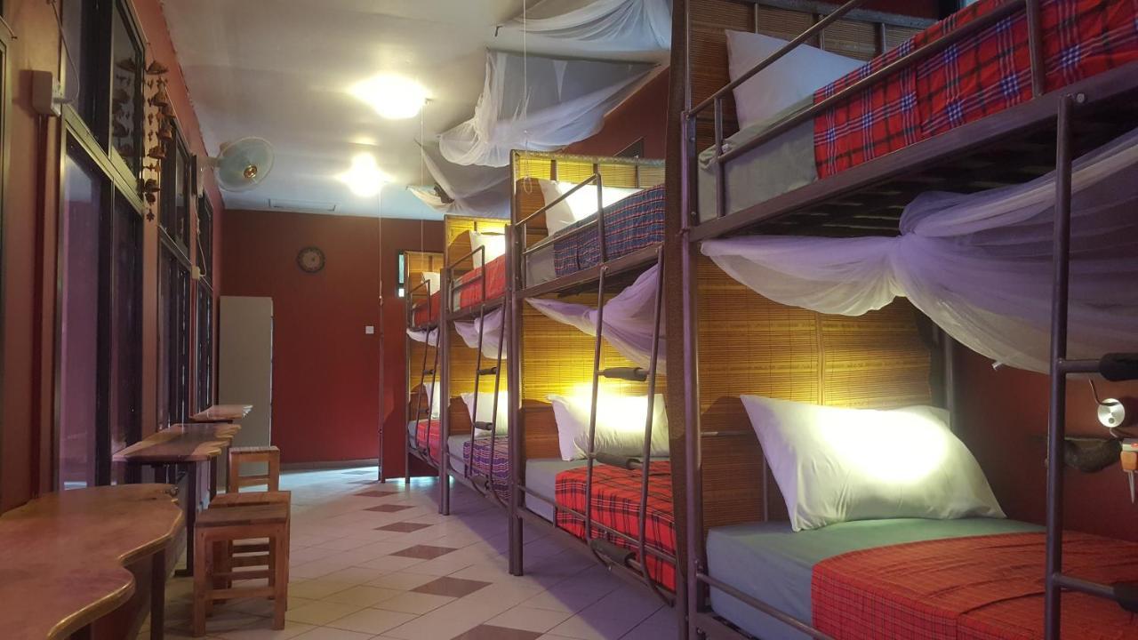 Hunch Backpackers Hostel Dar es Salaam Bagian luar foto