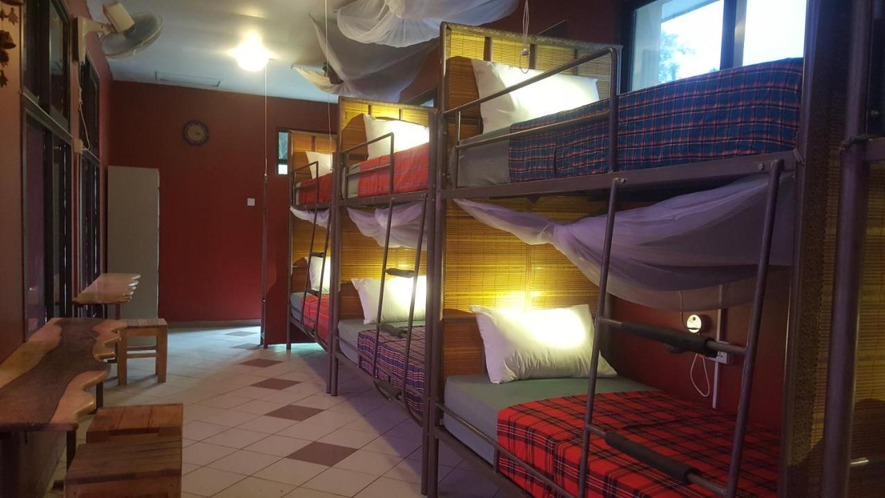 Hunch Backpackers Hostel Dar es Salaam Bagian luar foto