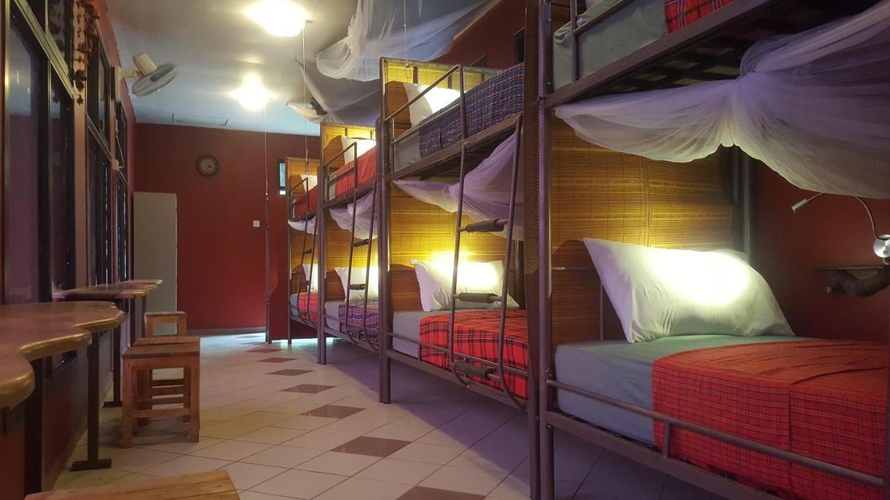 Hunch Backpackers Hostel Dar es Salaam Bagian luar foto